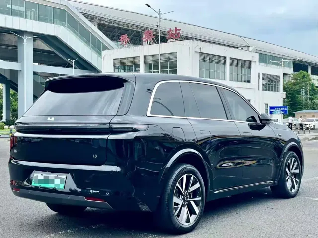 Li Auto L8 — Фото автомобиля 6