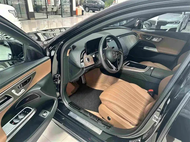 Mercedes-Benz E-Class — Фото автомобиля 11