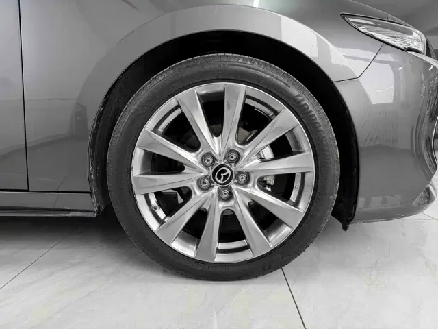 Mazda Axela — Фото автомобиля 15