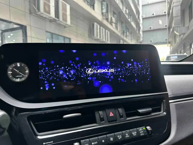 Lexus ES — Фото автомобиля 15
