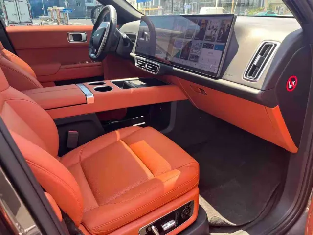 Li Auto L8 — Фото автомобиля 4
