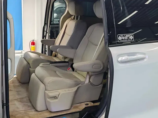 Toyota Sienna — Фото автомобиля 7
