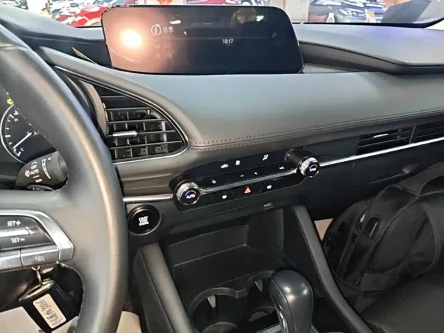 Mazda Axela — Фото автомобиля 12