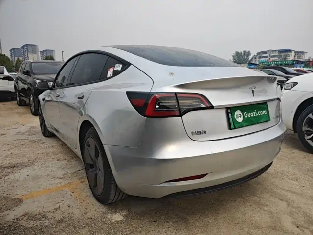 Tesla Model 3 — Фото автомобиля 22