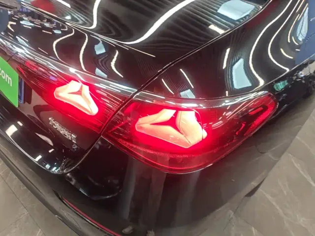 Mercedes-Benz E-Class — Фото автомобиля 7