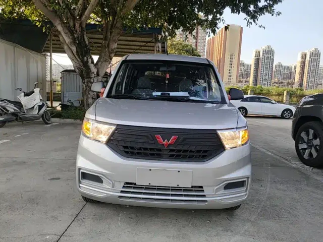Wuling Hongguang V — Фото автомобиля 2