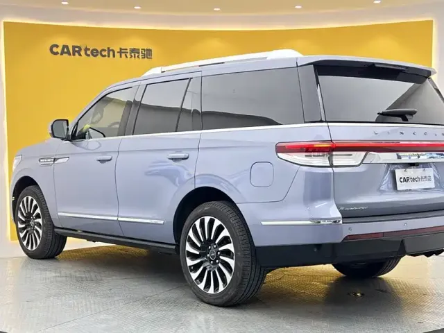 Lincoln Navigator — Фото автомобиля 6