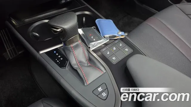 Lexus UX UX250h — Фото автомобиля 9