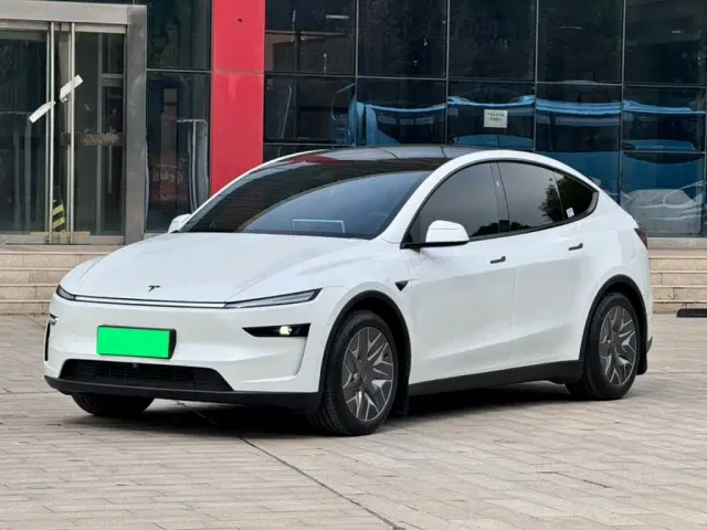 Фотография автомобиля — Tesla Model Y L