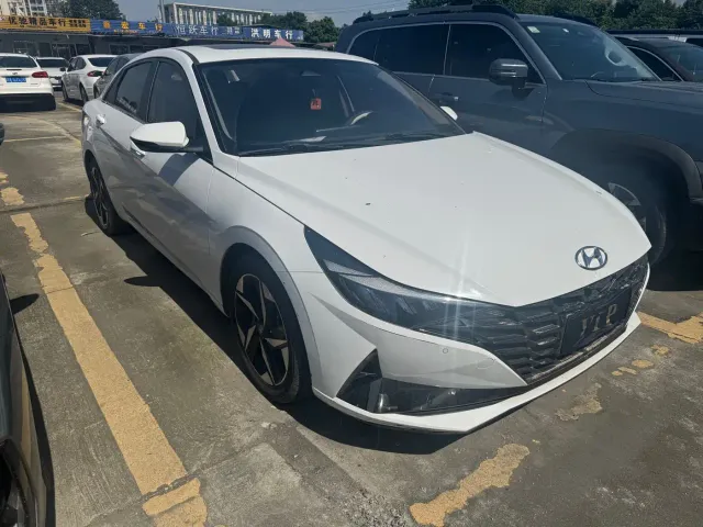 Hyundai Elantra — Фото автомобиля 3