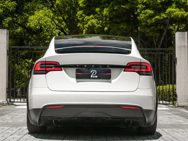 Tesla Model X — Фото автомобиля 5