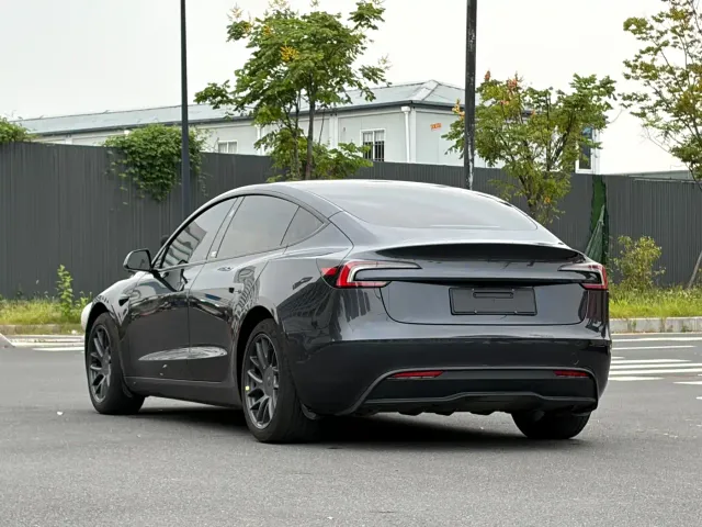 Tesla Model 3 — Фото автомобиля 4