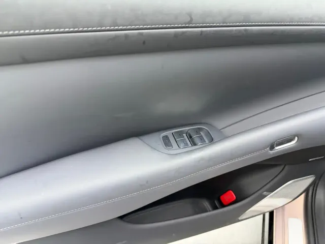 Xiaomi YU7 — Фото автомобиля 3