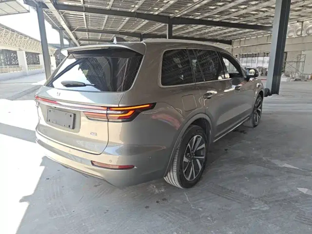 Li Auto ONE — Фото автомобиля 6