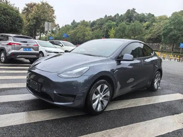 Фотография автомобиля — Tesla Model Y