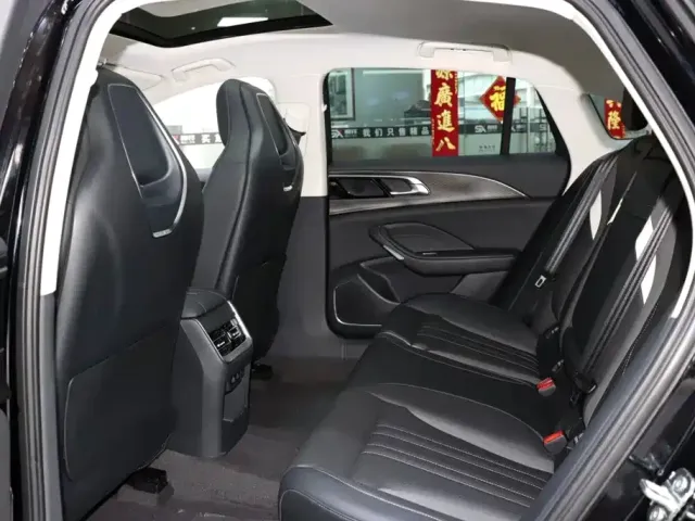 Hongqi H6 — Фото автомобиля 11