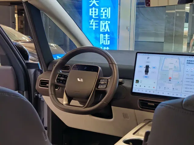Li Auto MEGA — Фото автомобиля 23