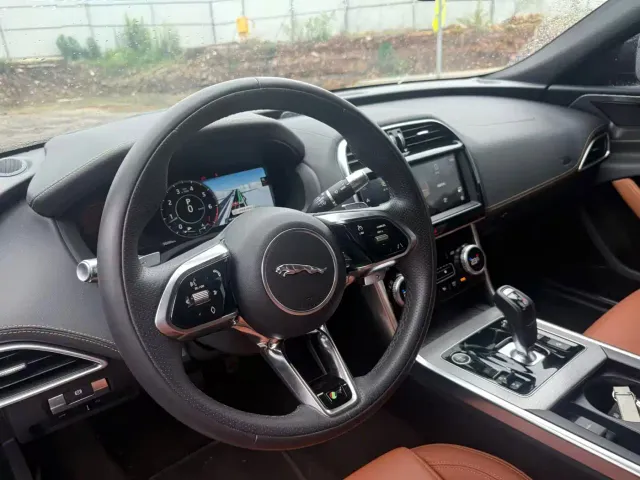 Jaguar XEL — Фото автомобиля 14