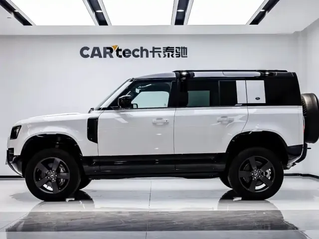 Land Rover Defender — Фото автомобиля 3