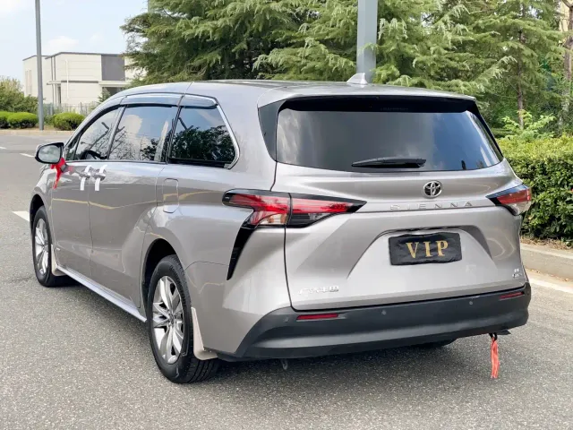 Toyota Sienna — Фото автомобиля 8