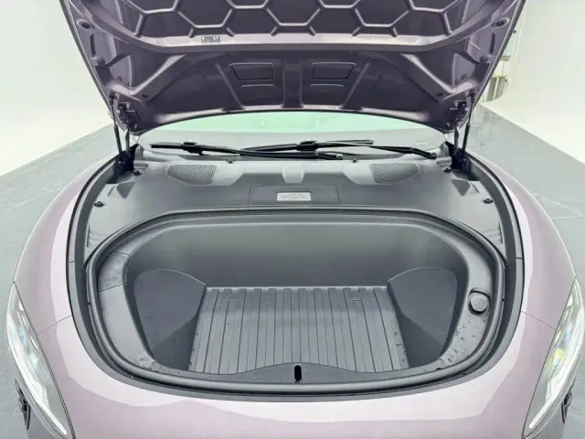 Xiaomi SU7 — Фото автомобиля 21