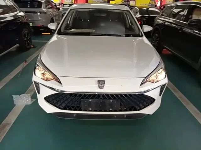 Roewe i5 — Фото автомобиля 2