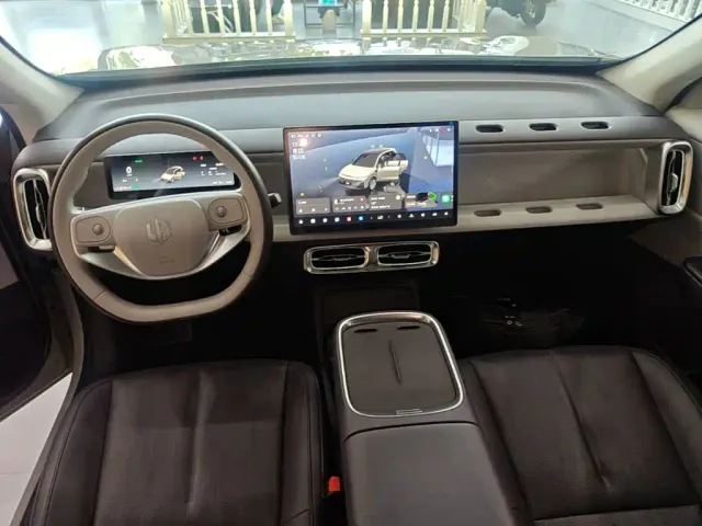 Leapmotor B10 — Фото автомобиля 9
