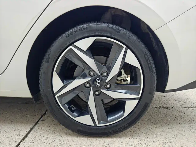 Hyundai Elantra — Фото автомобиля 9