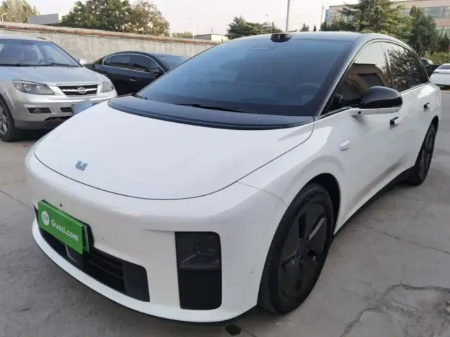 Фотография автомобиля — Li Auto i6
