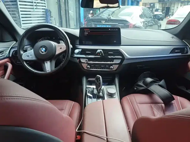 BMW 5 Series — Фото автомобиля 9