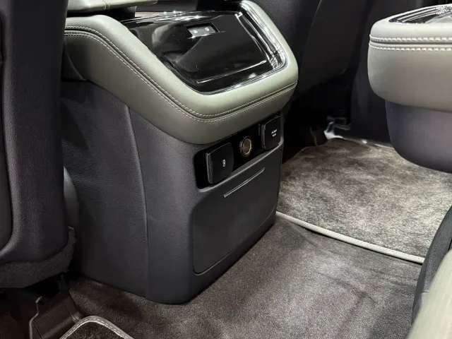 Lincoln Navigator — Фото автомобиля 9