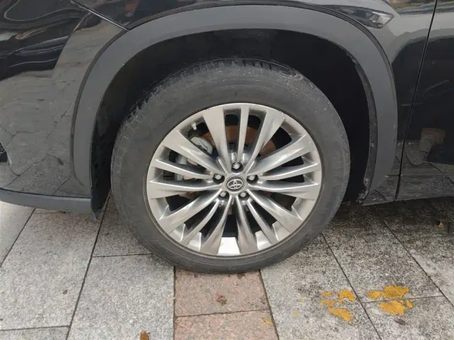 Toyota Highlander — Фото автомобиля 21