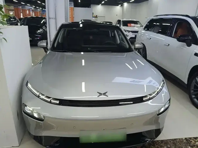 Xpeng P7 — Фото автомобиля 2