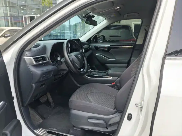 Toyota Highlander — Фото автомобиля 4