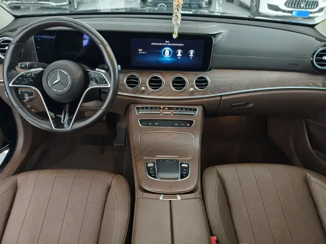 Mercedes-Benz E-Class — Фото автомобиля 15