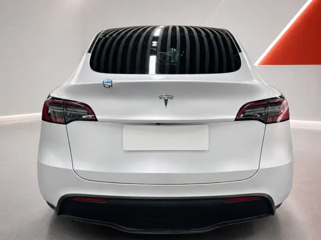 Tesla Model Y — Фото автомобиля 8