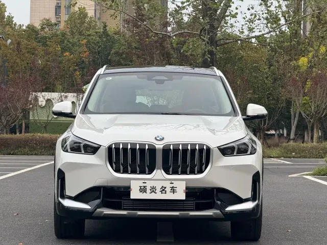 Фотография автомобиля — BMW X1