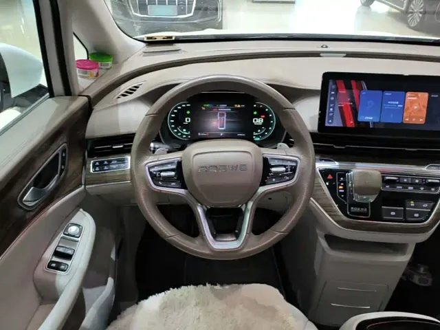 Roewe iMAX8 — Фото автомобиля 10