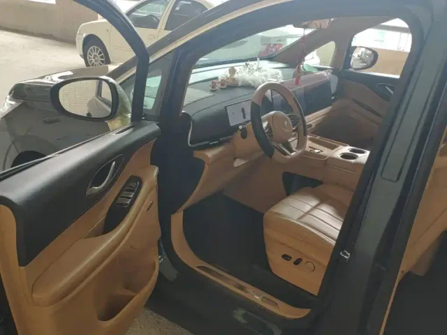 Voyah Auto Voyah Dreamer 2025 PHEV AWD Excellent Kunpeng Edition — Фото автомобиля 15
