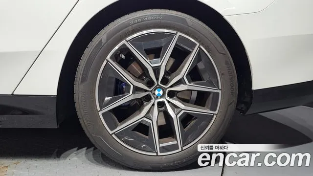 BMW 5 Series G60 — Фото автомобиля 21