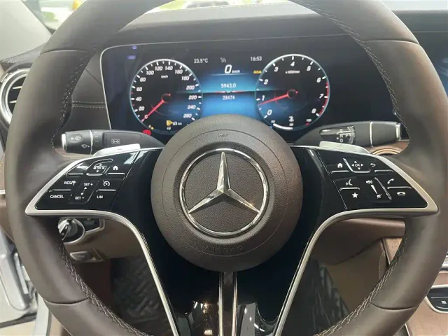 Mercedes-Benz E-Class — Фото автомобиля 19