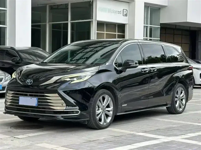 Фотография автомобиля — Toyota Sienna