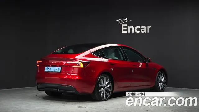 Tesla Model 3 — Фото автомобиля 2