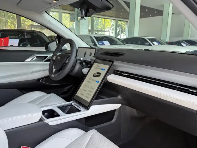 Xpeng P5 — Фото автомобиля 9