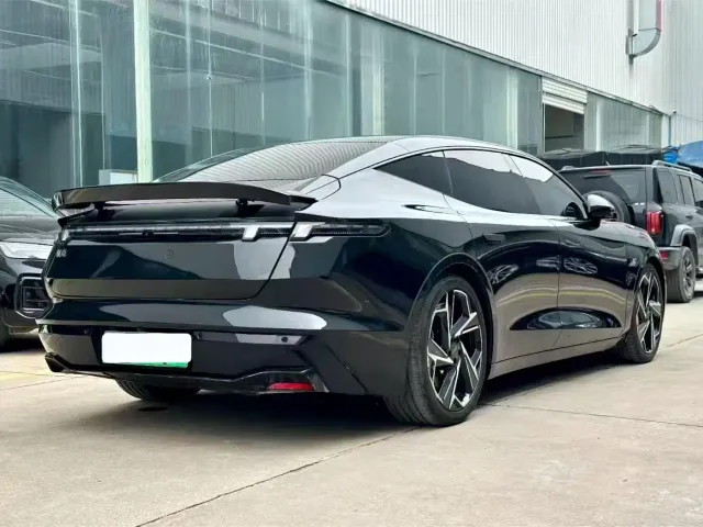 Lynk & Co Z10 — Фото автомобиля 9