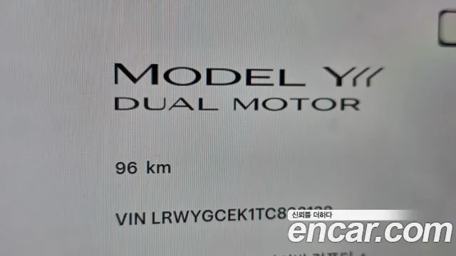Tesla Model Y — Фото автомобиля 8