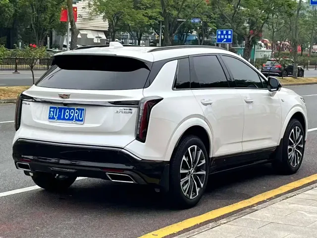 Cadillac XT5 — Фото автомобиля 9