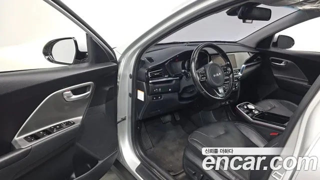 Kia Niro — Фото автомобиля 15