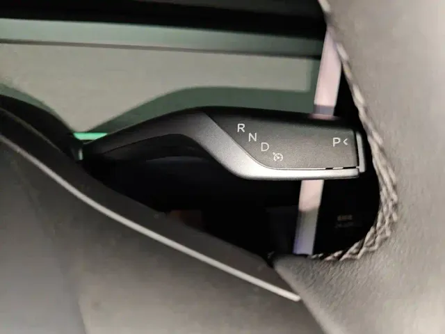 Tesla Model Y — Фото автомобиля 10