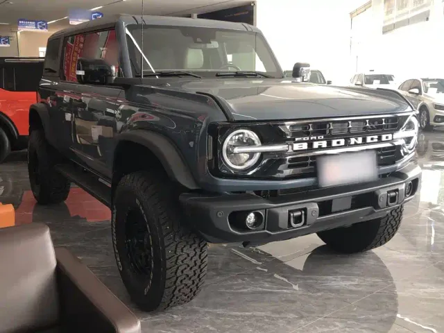 Ford Bronco — Фото автомобиля 3